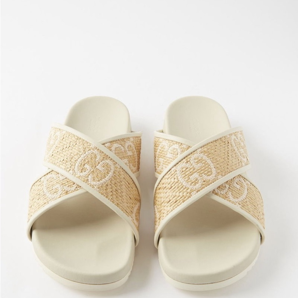Brand new. Never worn Gucci slide/slippers